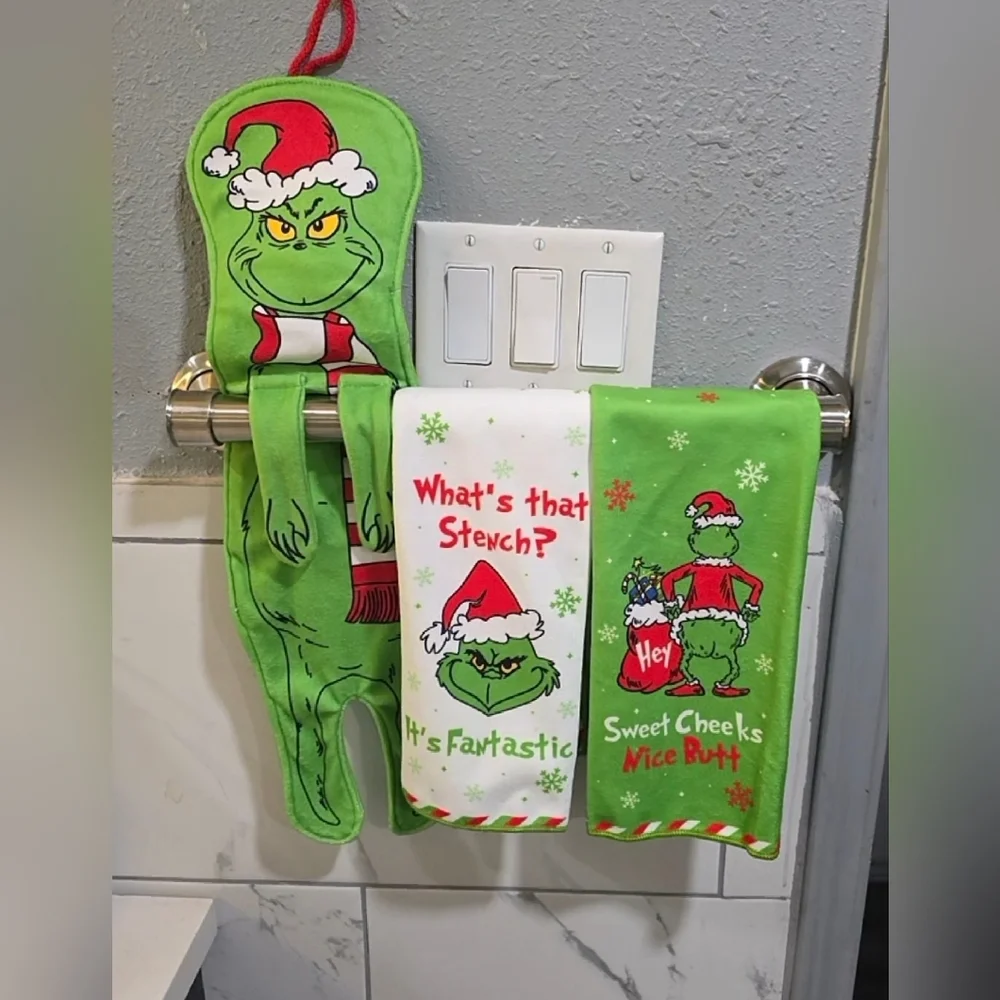 Green Character Christmas Towel Holder